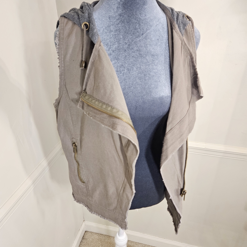 Vintage Havana Tan Hooded Vest with Zipper Accents